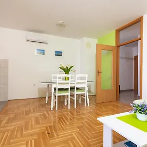 Mali Apartament